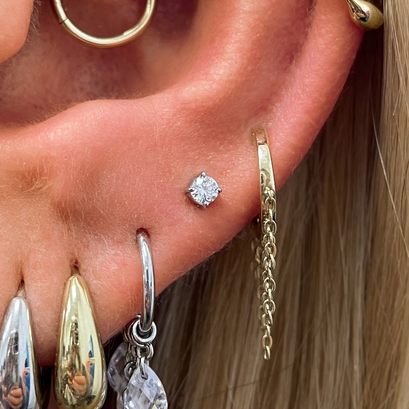 9k solid white gold 2.5mm single crystal gem flat back labret stud earring Cartilage Studs Laura Bond Maria Tash astrid miyu