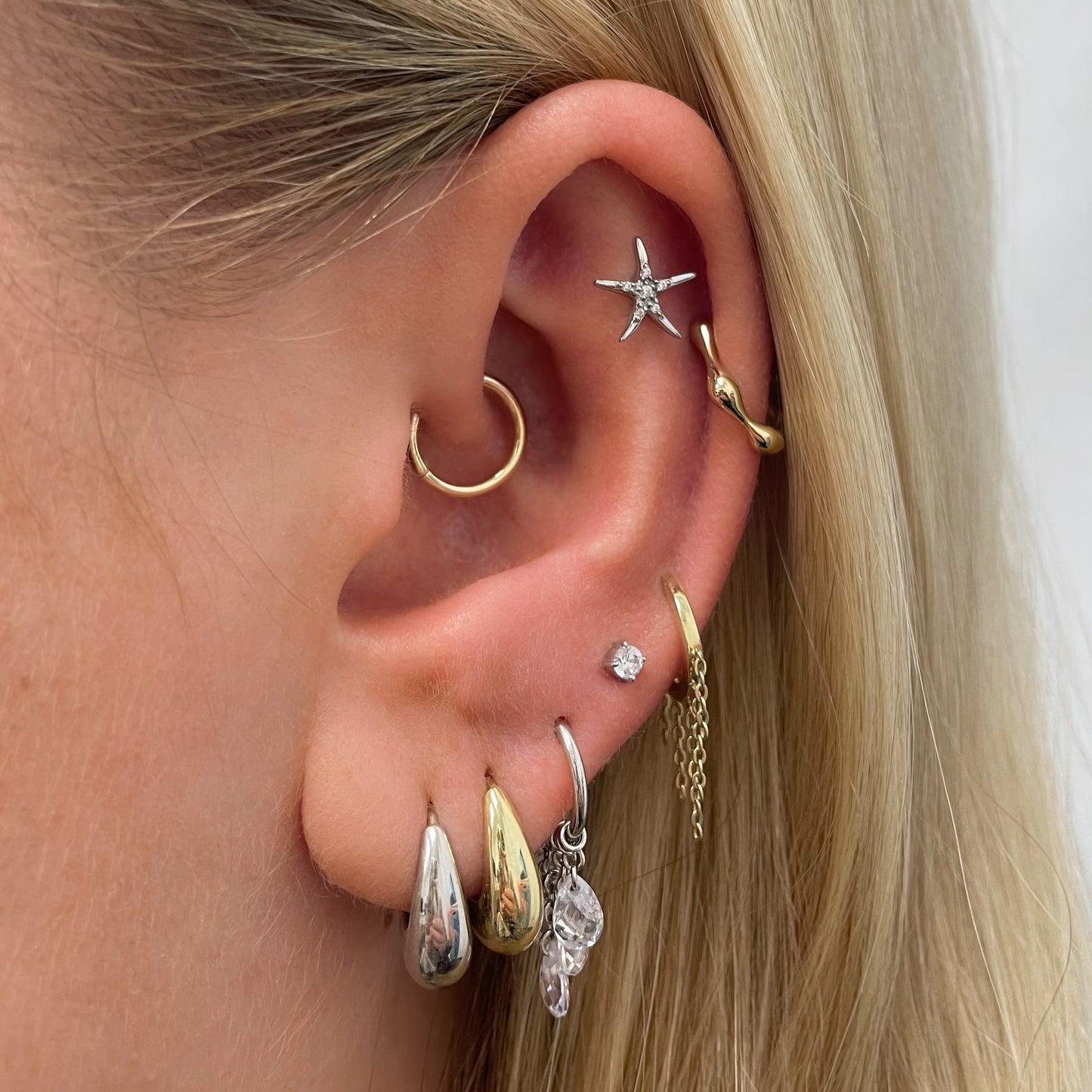 9k solid white gold 2.5mm single crystal gem flat back labret stud earring Cartilage Studs Laura Bond Maria Tash astrid miyu