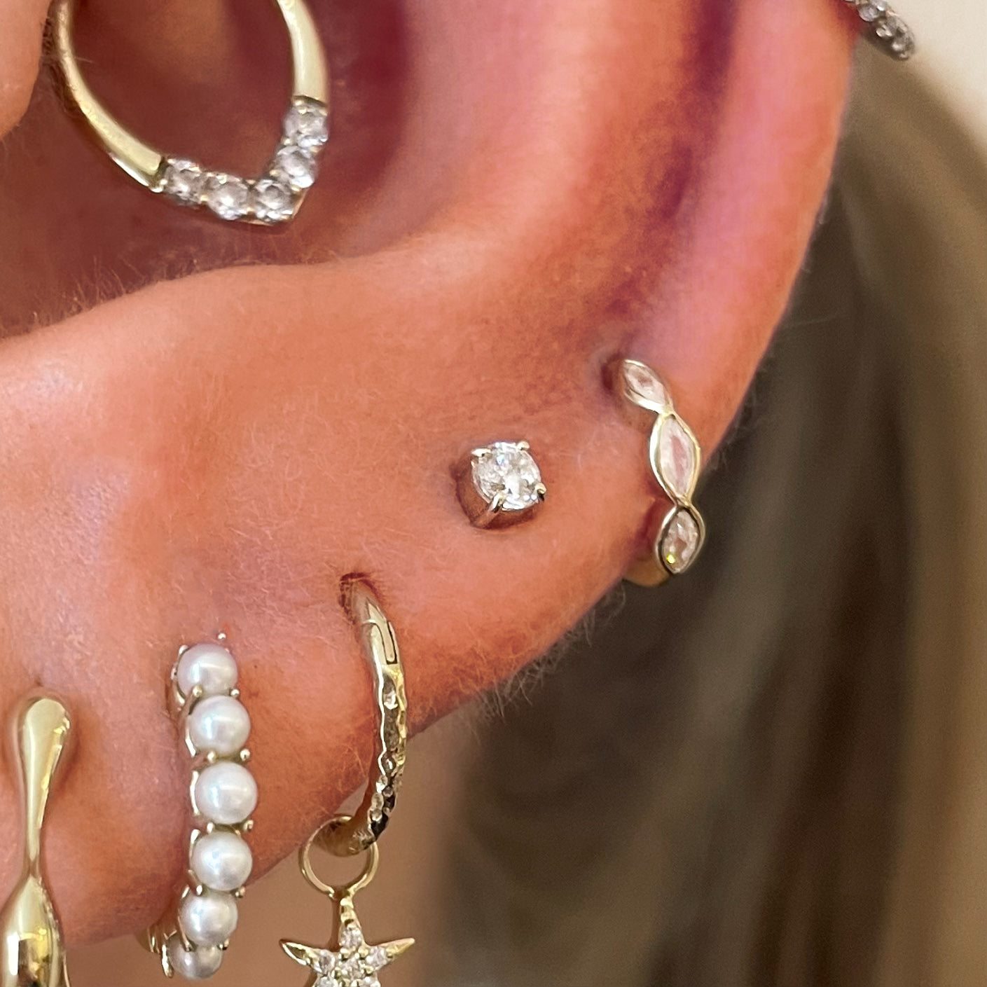 9k solid yellow gold 2.5mm single crystal gem flat back labret stud earring Cartilage Studs Laura Bond Maria Tash astrid miyu