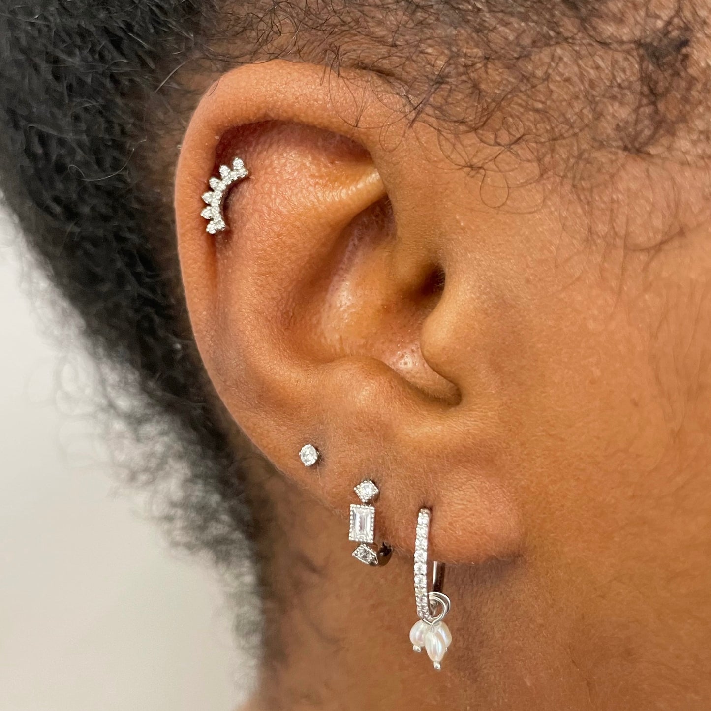 9k solid white gold crystal and freshwater pearl huggie earring pair
