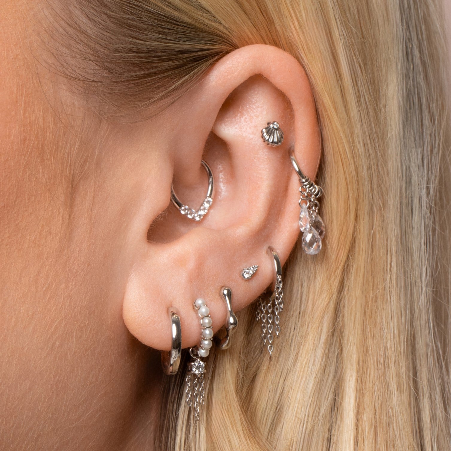 9k solid white gold Clam Shell flat back labret stud earring Cartilage Studs Laura Bond Maria Tash astrid miyu