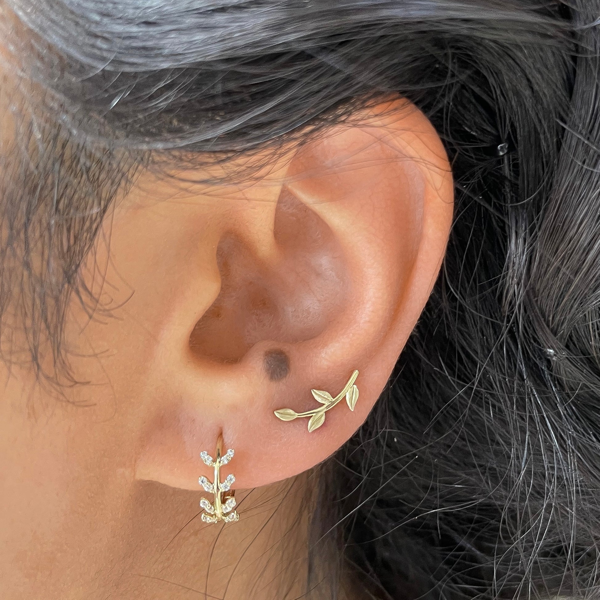 9k solid yellow gold textured vine garland flat back labret stud earring 6mm Cartilage Studs Laura Bond Maria Tash astrid miyu