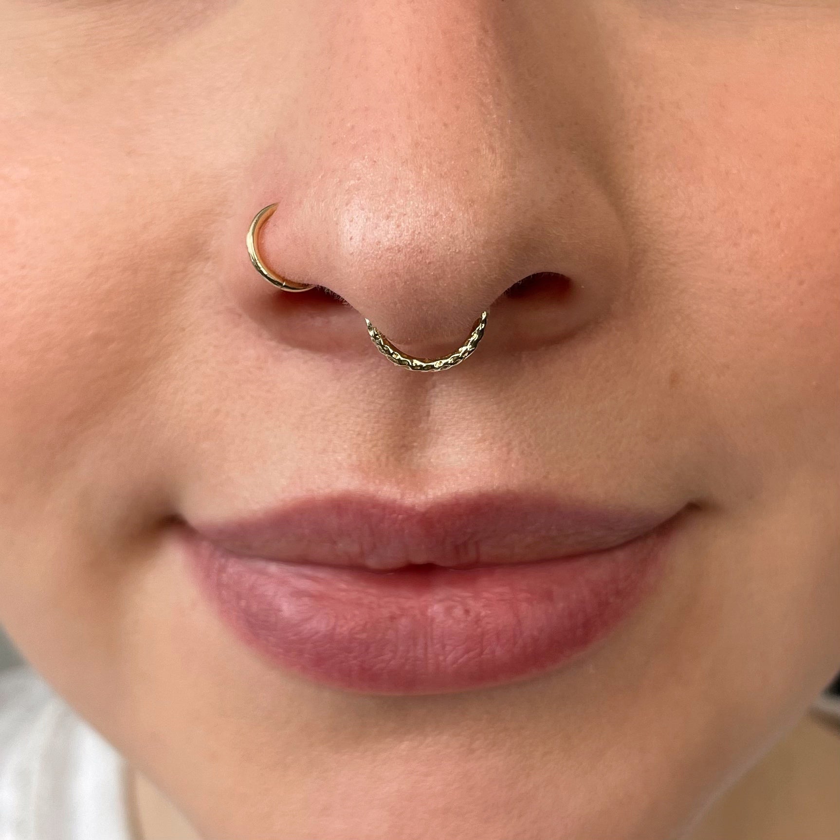 Please help! My nose piercing is 3 weeks old on Friday. Is this a healing  bump or a keloid?! : r/Legitpiercing