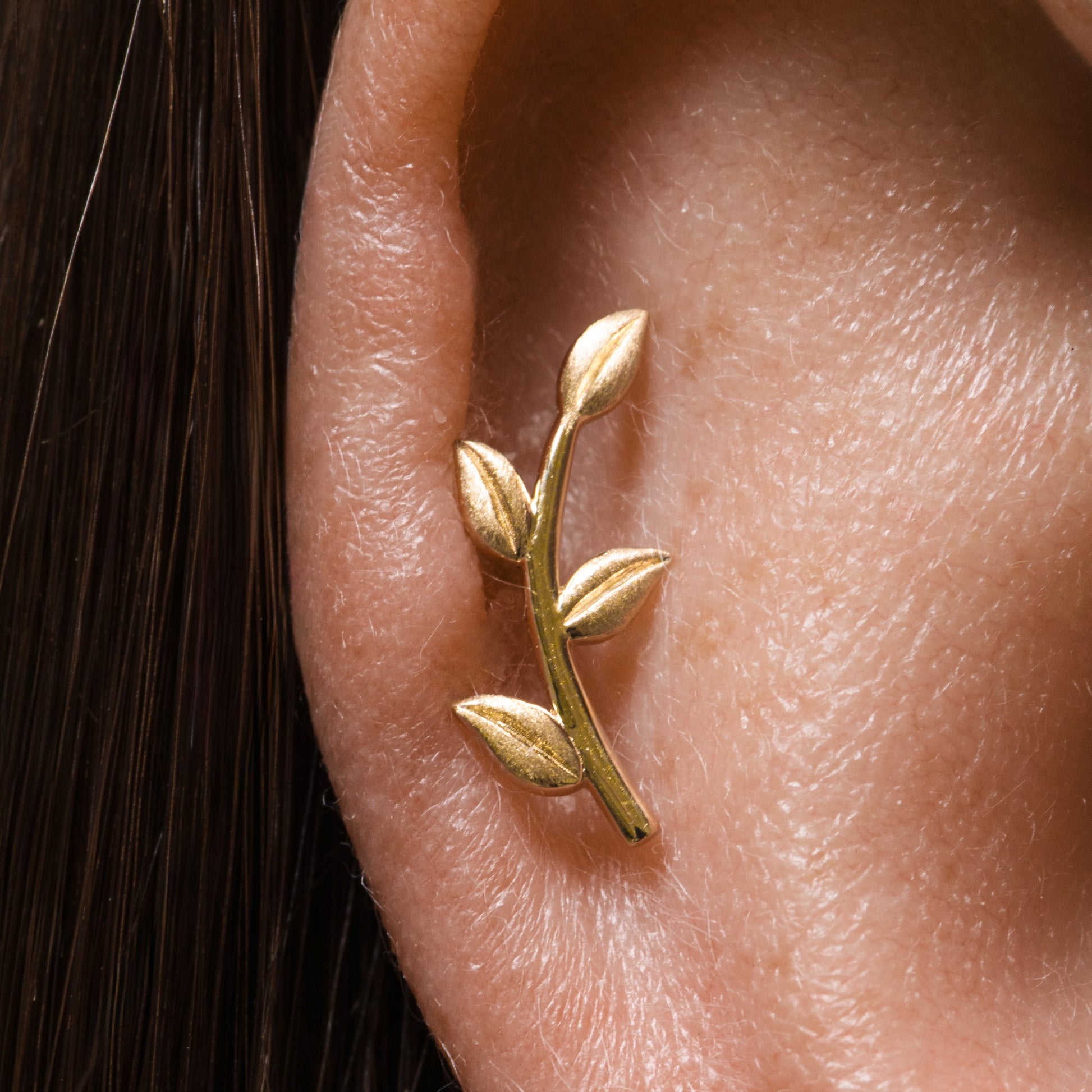 9k solid yellow gold textured vine garland flat back labret stud earring 6mm Cartilage Studs Laura Bond Maria Tash astrid miyu