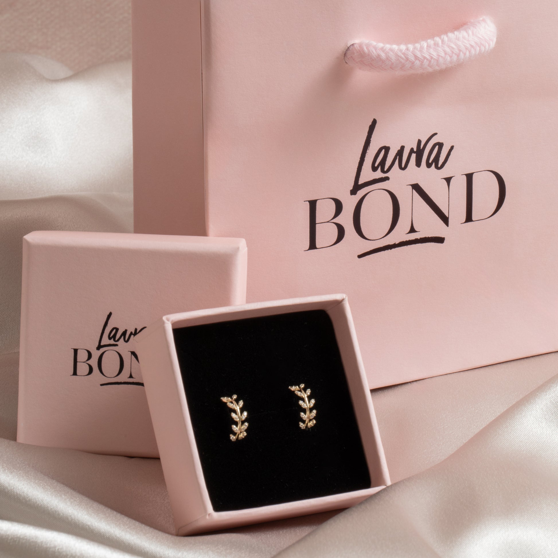Laura Bond gift bag Laura Bond Maria Tash